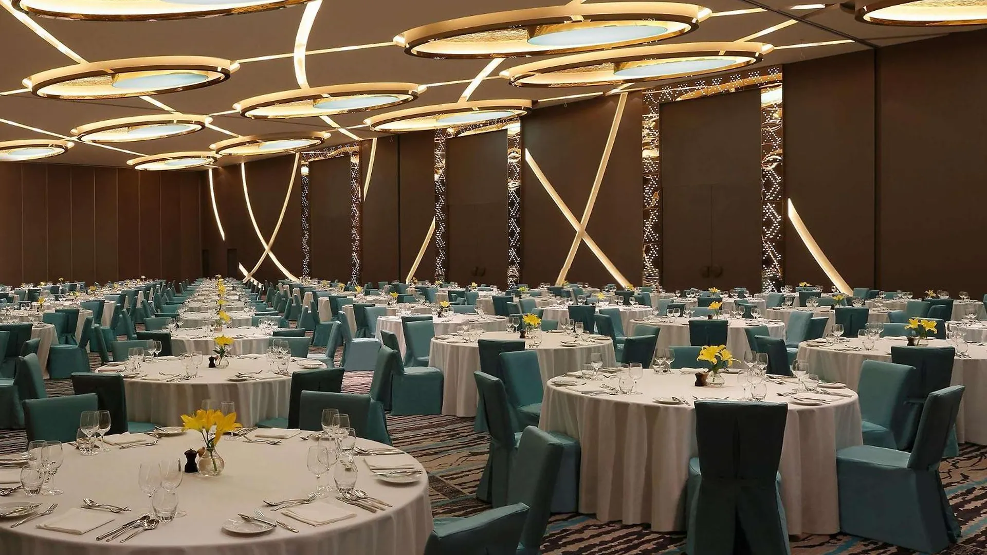 Pullman New Delhi Aerocity 5*,  India