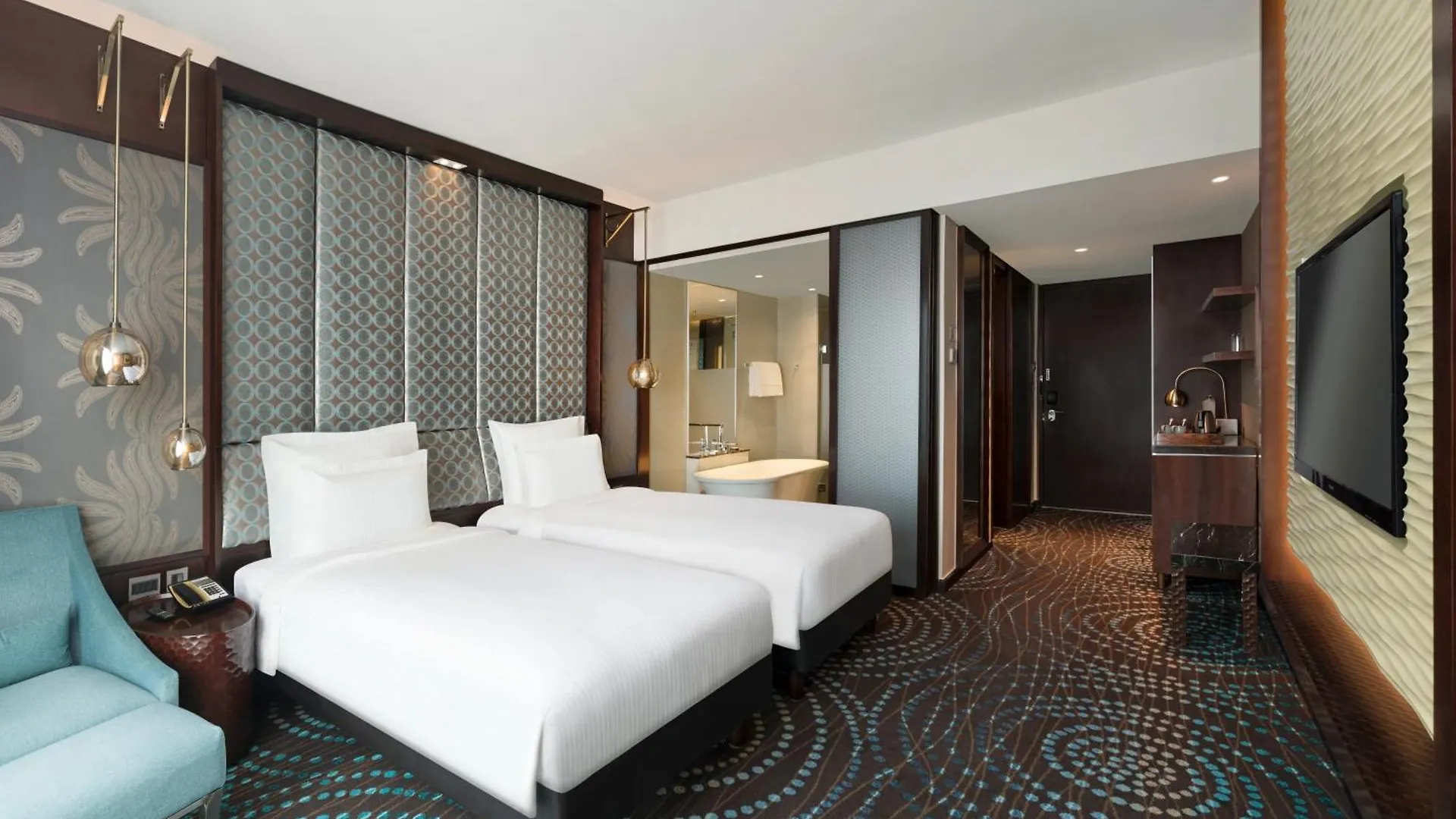Pullman New Delhi Aerocity 5*,